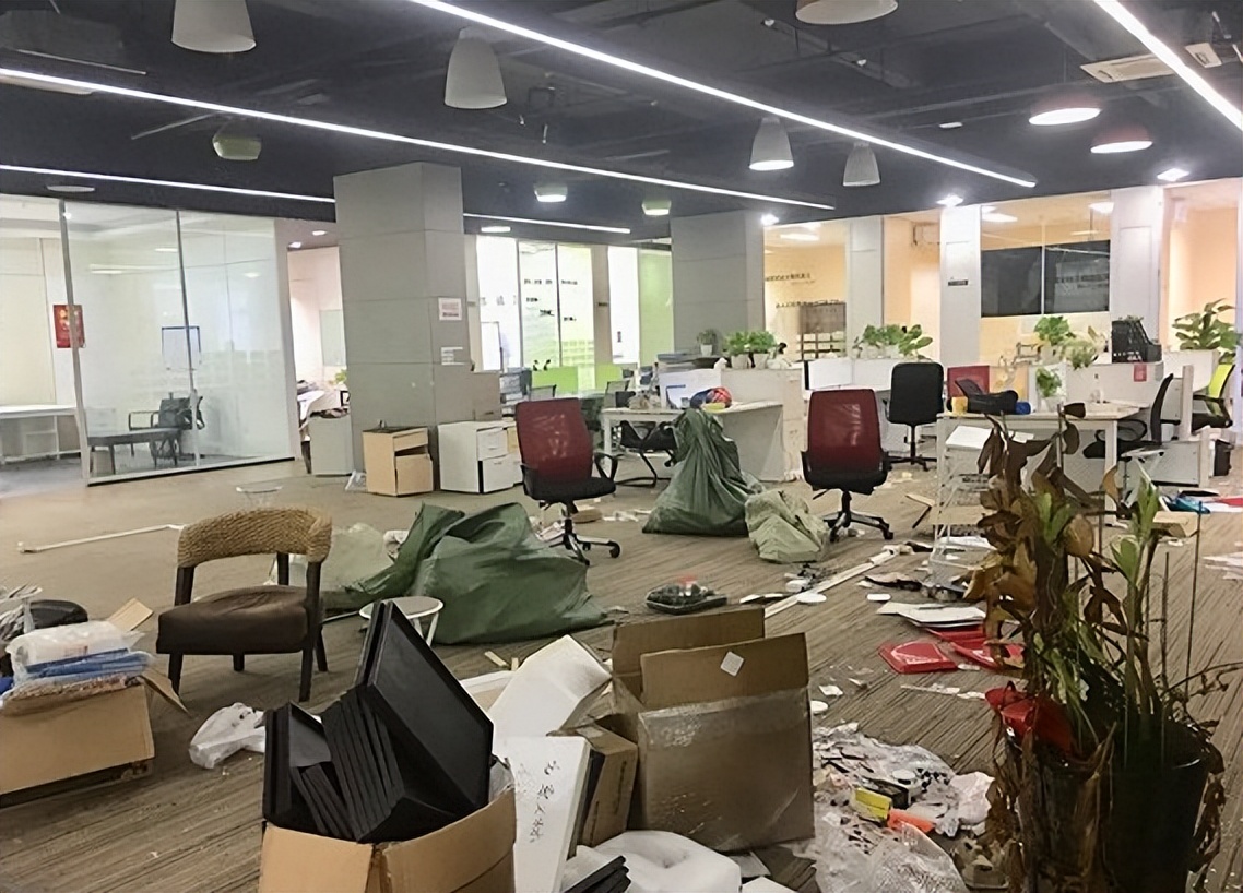 2024年深圳破產倒閉工廠盤點 科技與服務業寒冬下的雙重挑戰